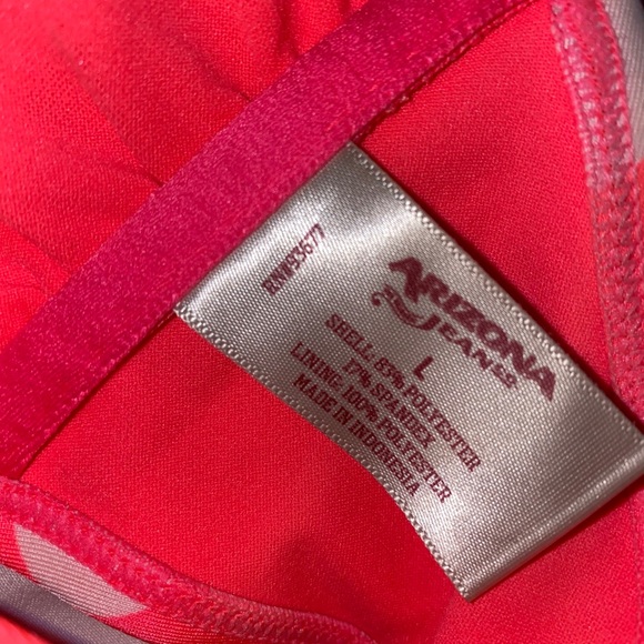 Bikini - Picture 3 of 4